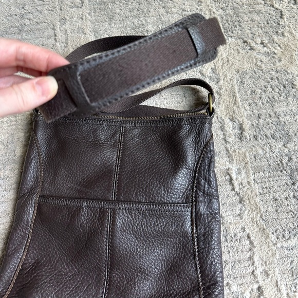 The Sak Iris Crossbody Bag Brown Adjustable Pebbled Leather Casual Minimalist - Picture 3 of 11